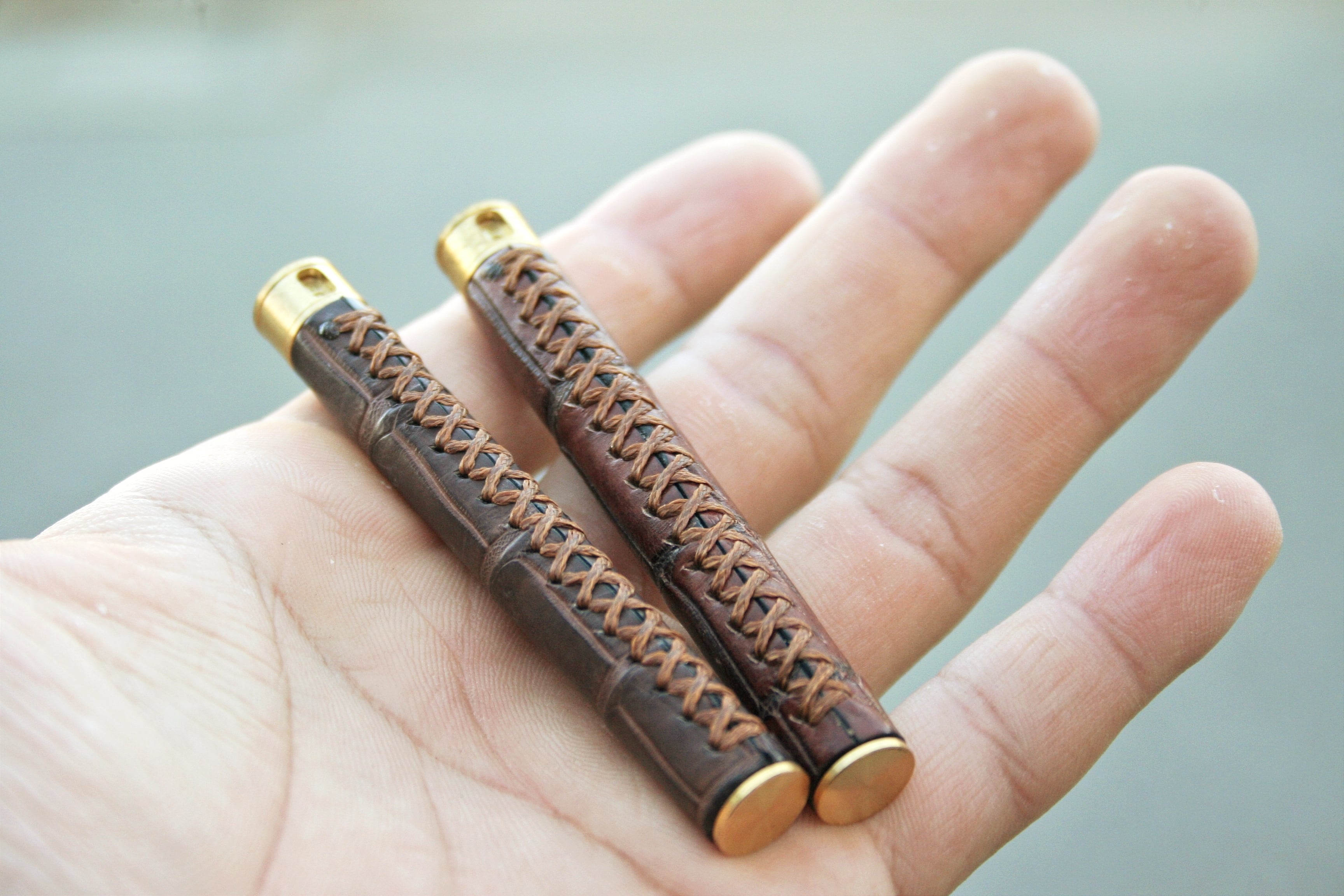 ☆不定期販売☆ 業界初！ 硬度表示窓付き革軸芯ケース【クロコダイル