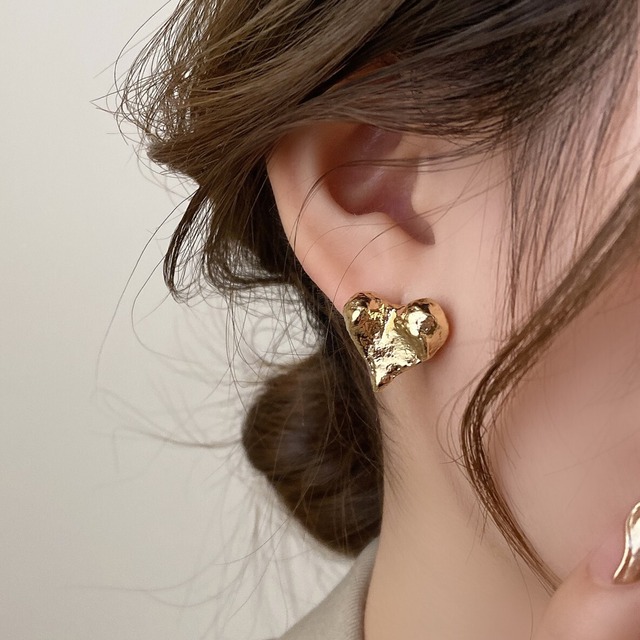 ゴールドハートピアス　CH2686