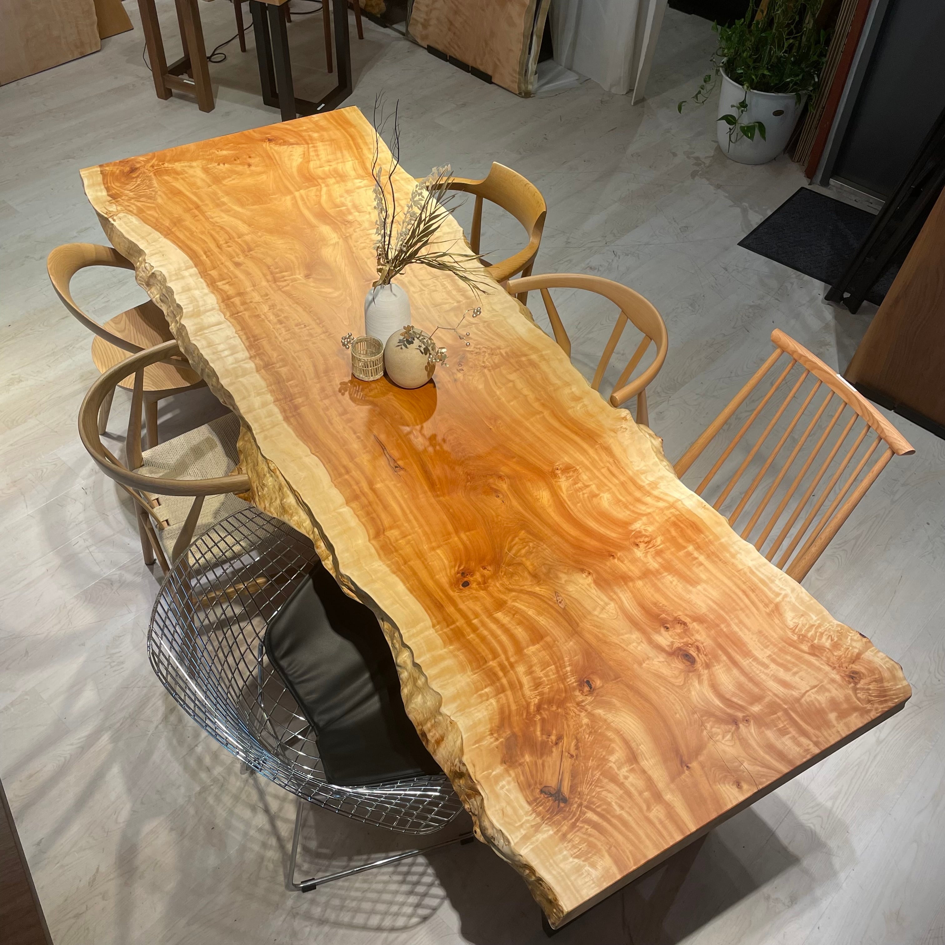 Premium】栃（トチ）_2520×750-920×55_青山店_テーブル天板/一枚板