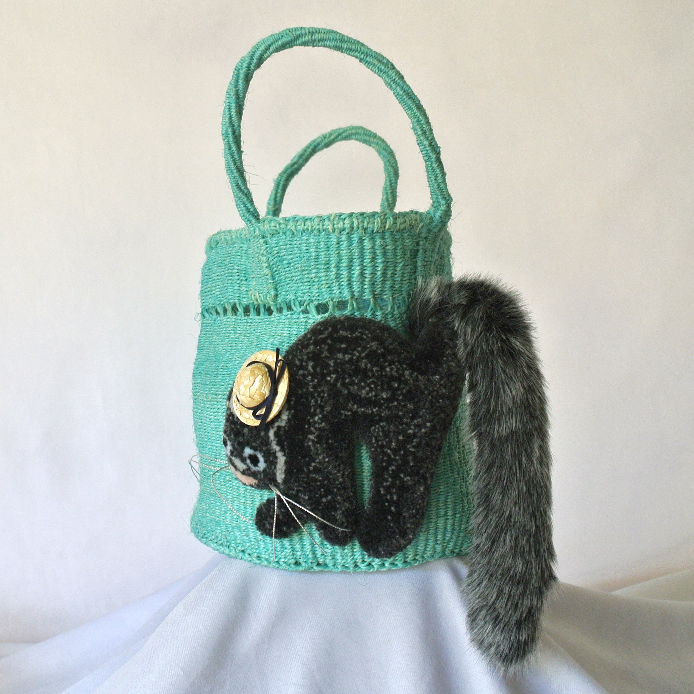 CAT IN DA HOUSE! ON LINE STORE