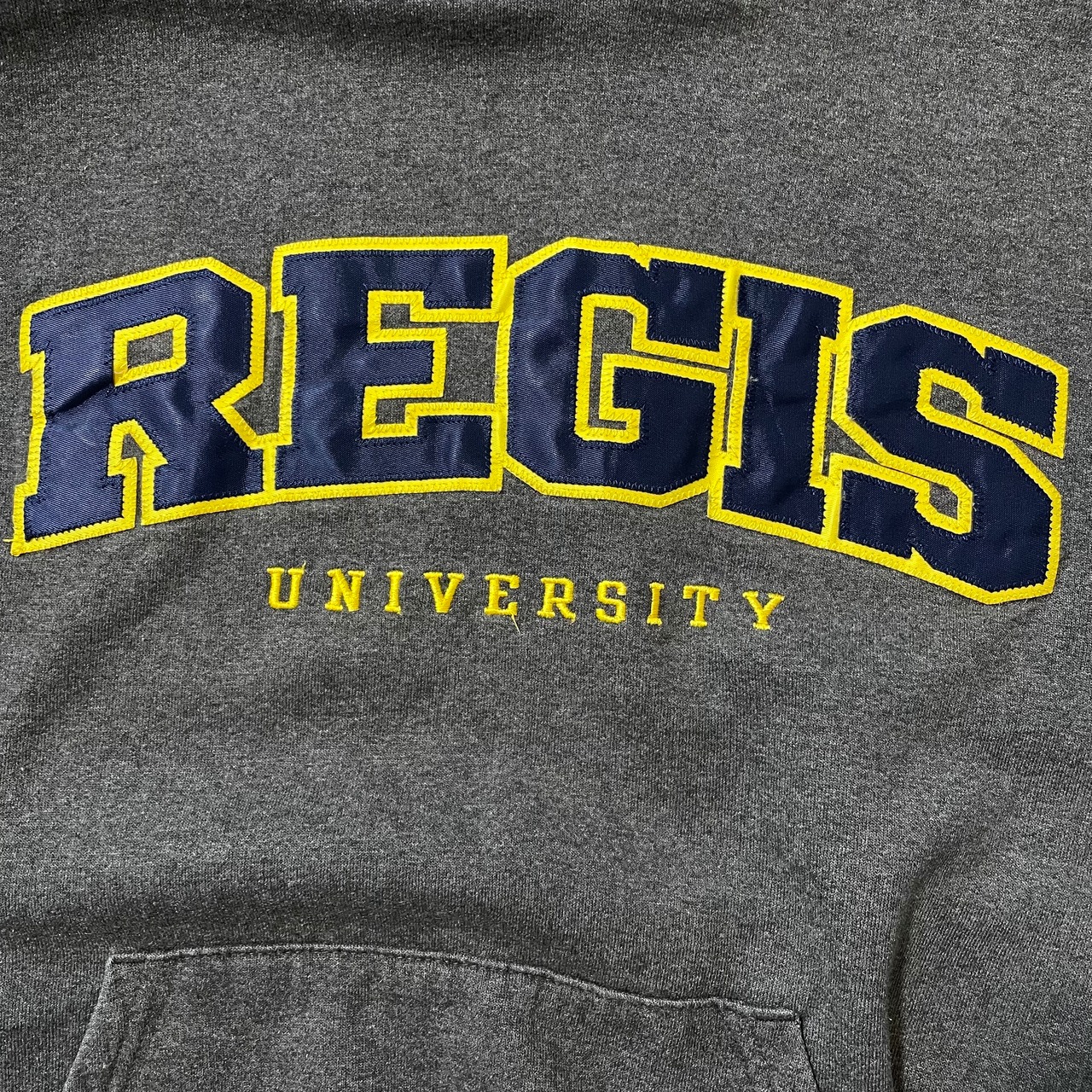 【champion】カレッジ レジス大学 REGIS UNIVERSITY スウェット パーカー フーディー 刺繍ロゴ  S チャンピオン US古着