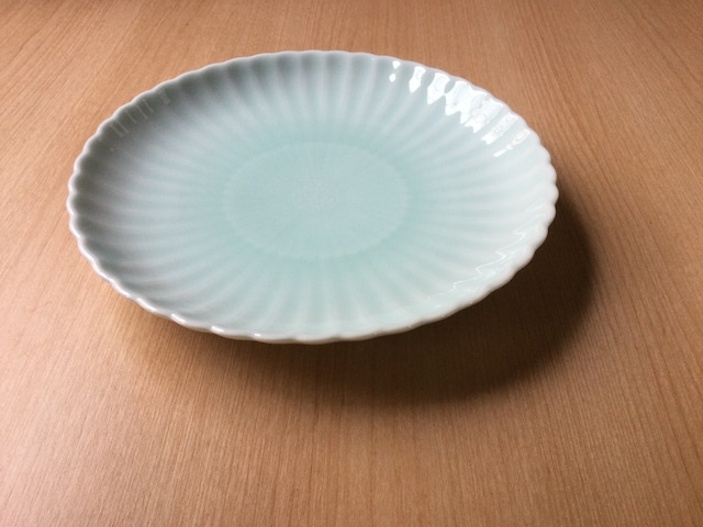 青白磁菊彫6,5寸皿(1枚)