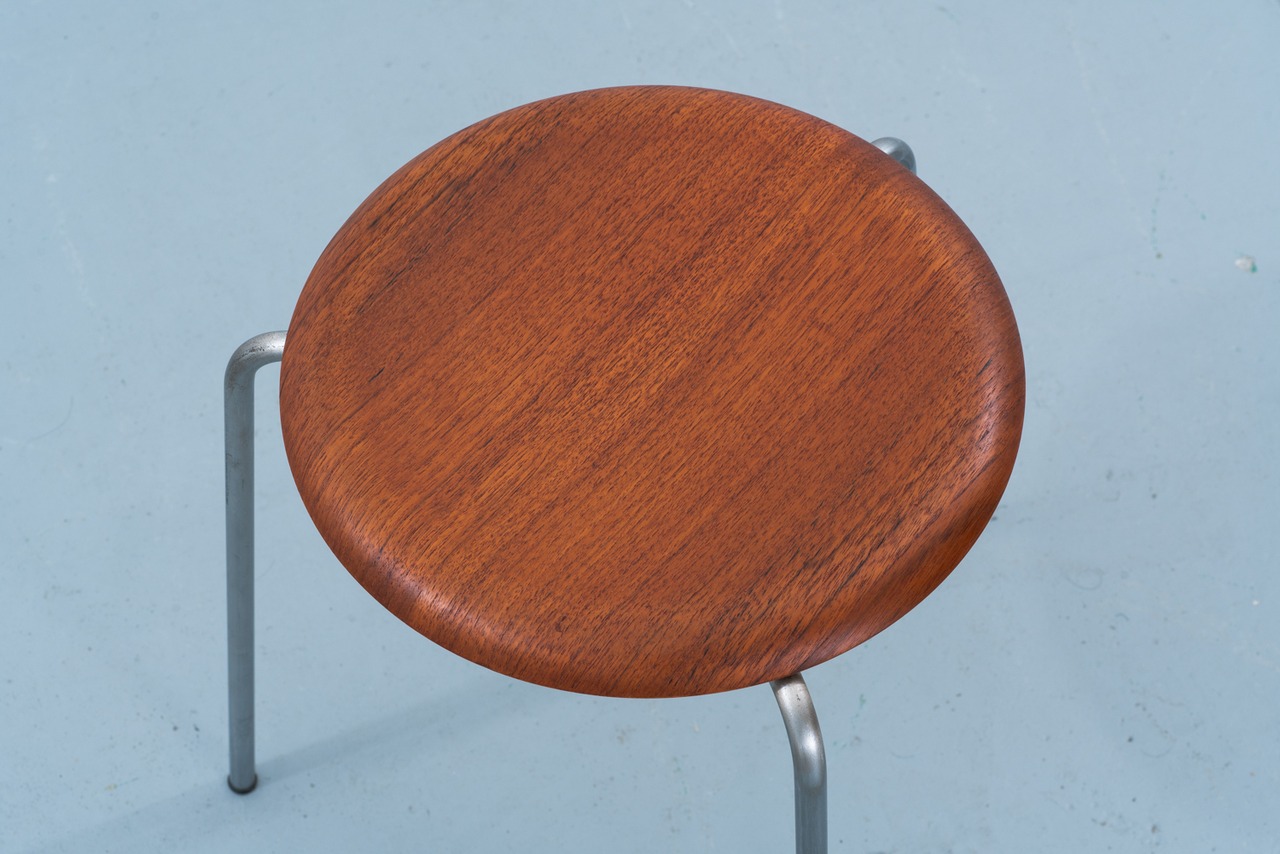 Arne Jacobsen | model.3170 Dot Stool