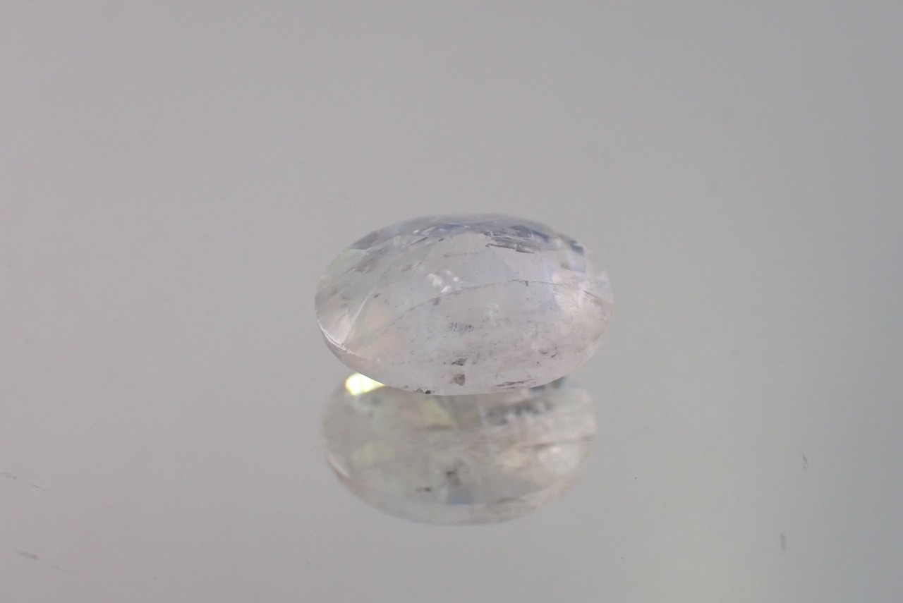 レインボームーンストーン　0.82ct　 [D9-25]
