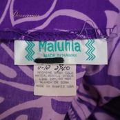 フラダンス 衣装 Maluhia ワンピース ドレス パープル系 ハワイ製 ワントーン フリル モンステラ柄 総柄 シンプル かわいい 華やか 鮮やか 明るい 紫 ハワイアン アロハ ハワイアンプリント フラ ダンス レッスン 練習 フラワンピース