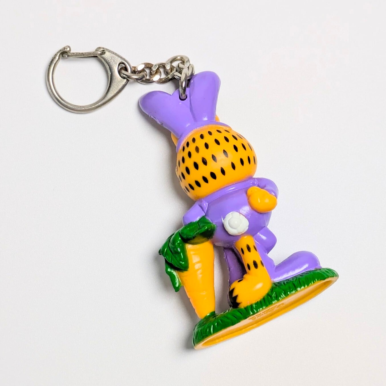 ☆VINTAGE 80'☆【 Garfield ( ガーフィールド ) 】 PVCフィギュア キーホルダー イースターバニー / パープル 〚アメリカン雑貨 アメトイ〛