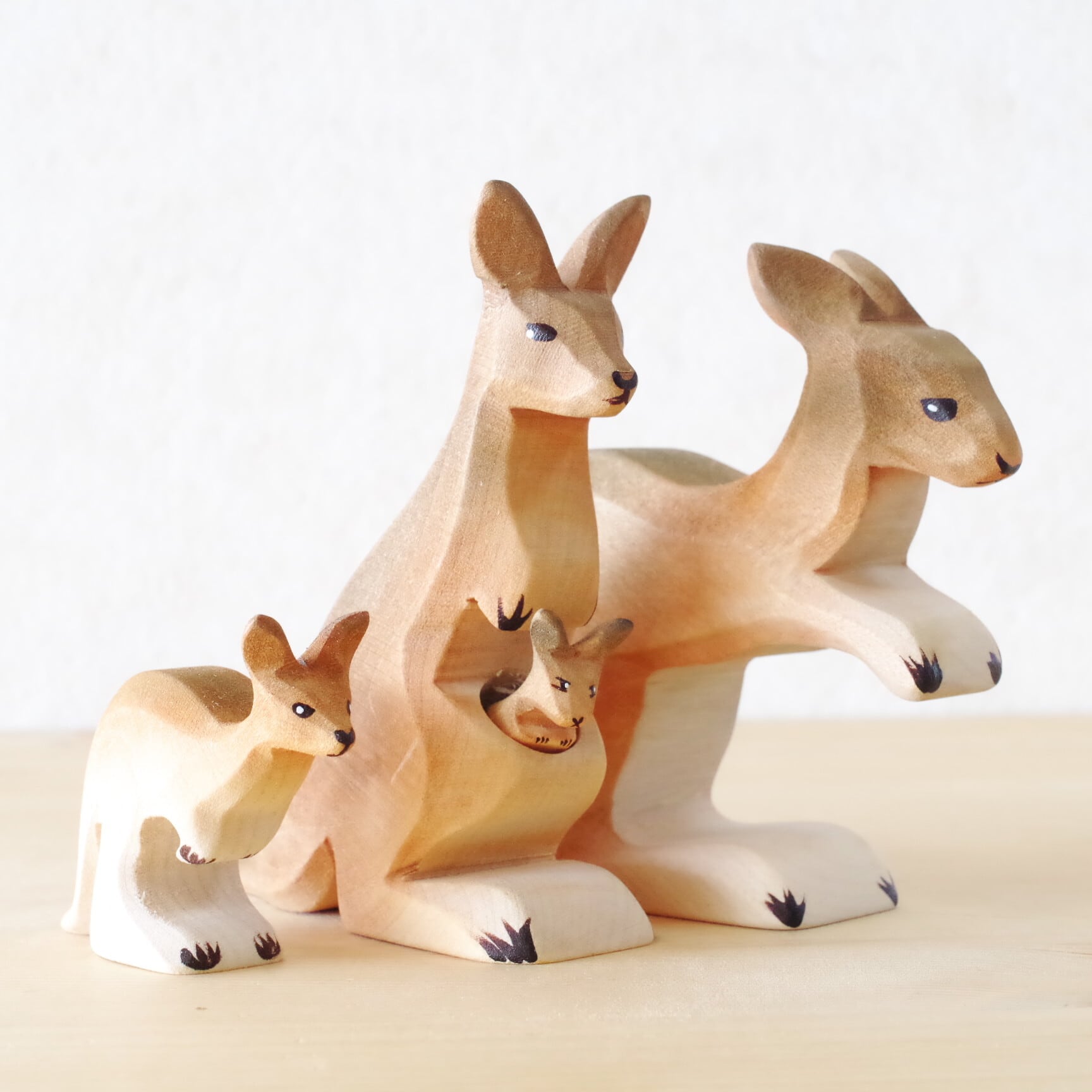 bumbutoys カンガルーの親子 | 木のおもちゃ専門店 おもちゃ箱