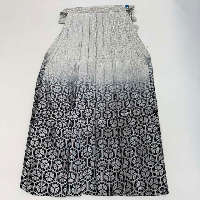 袴 行灯袴 男袴 紐下丈92cm 男性用袴 2Lサイズ 成人式袴 シルバー 黒 中古 4638