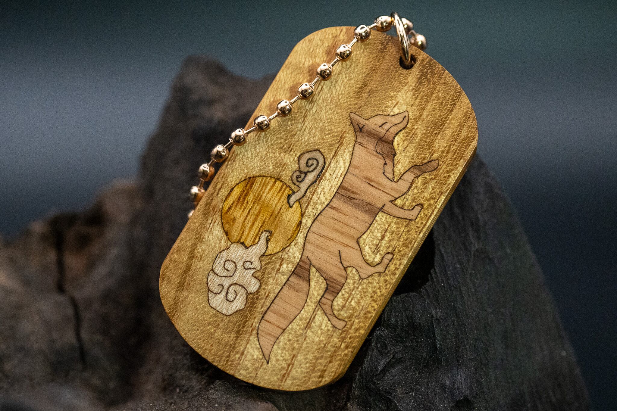 【黄金の木】御蔵島 金桑 ドッグタグ 象嵌 十五夜きつね