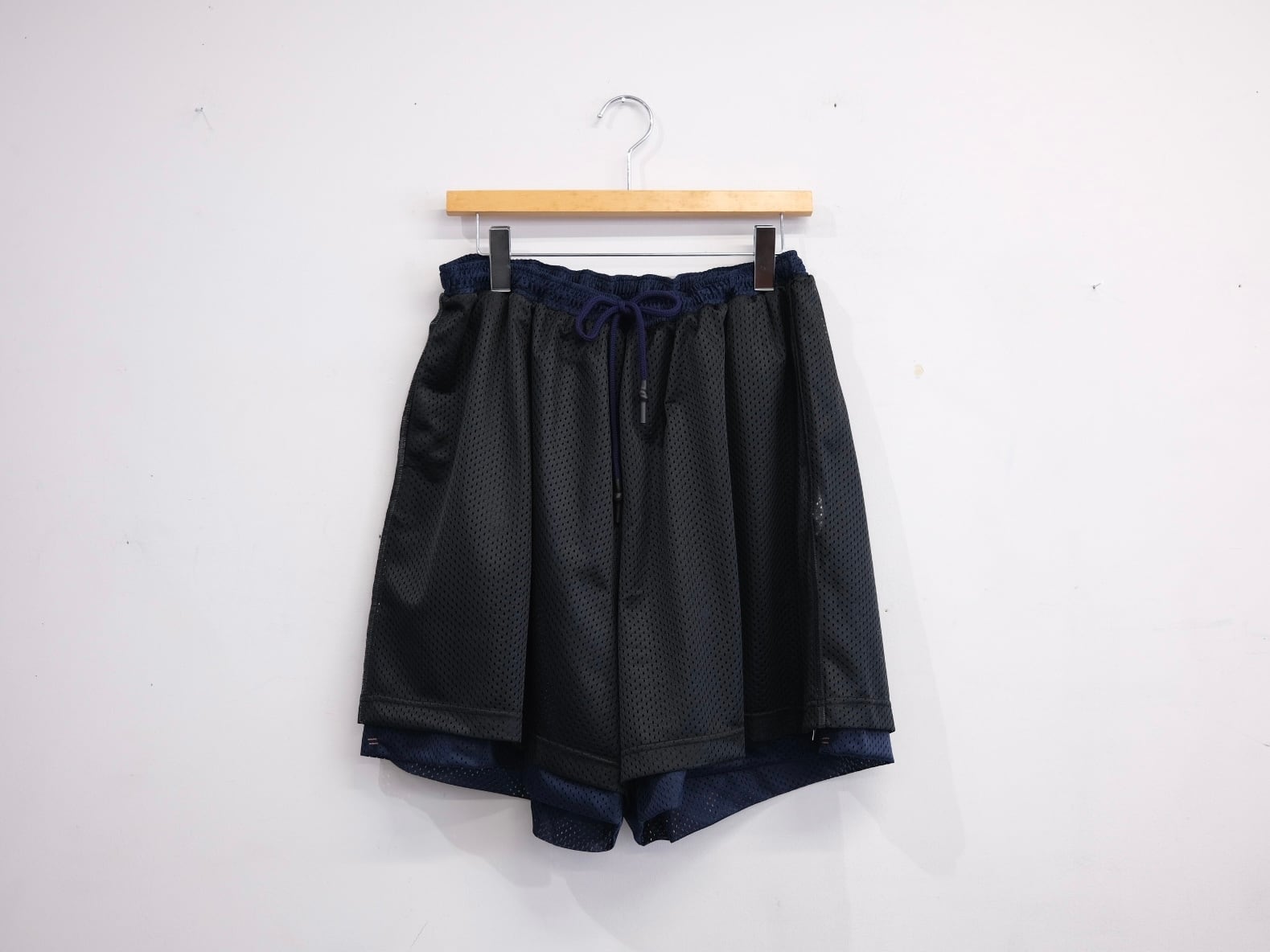 UNTRACE | Lapel online store