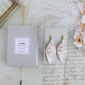 【minne特集掲載】布花フリルすずらん( オールホワイト) ピアス・イヤリング