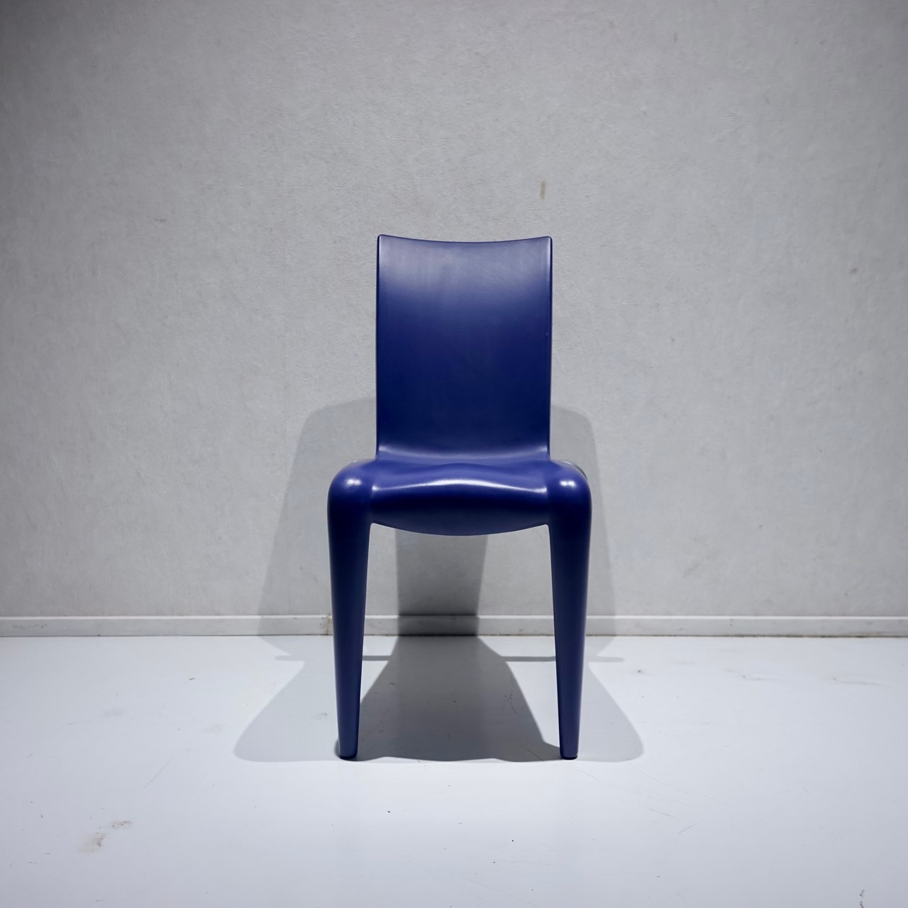 Vitra ヴィトラ Louis 20 ルイ20 ダイニングチェア アームレス チェア 椅子 ブルー デザイナーズ家具 モダン ミニマル ミッドセンチュリー
