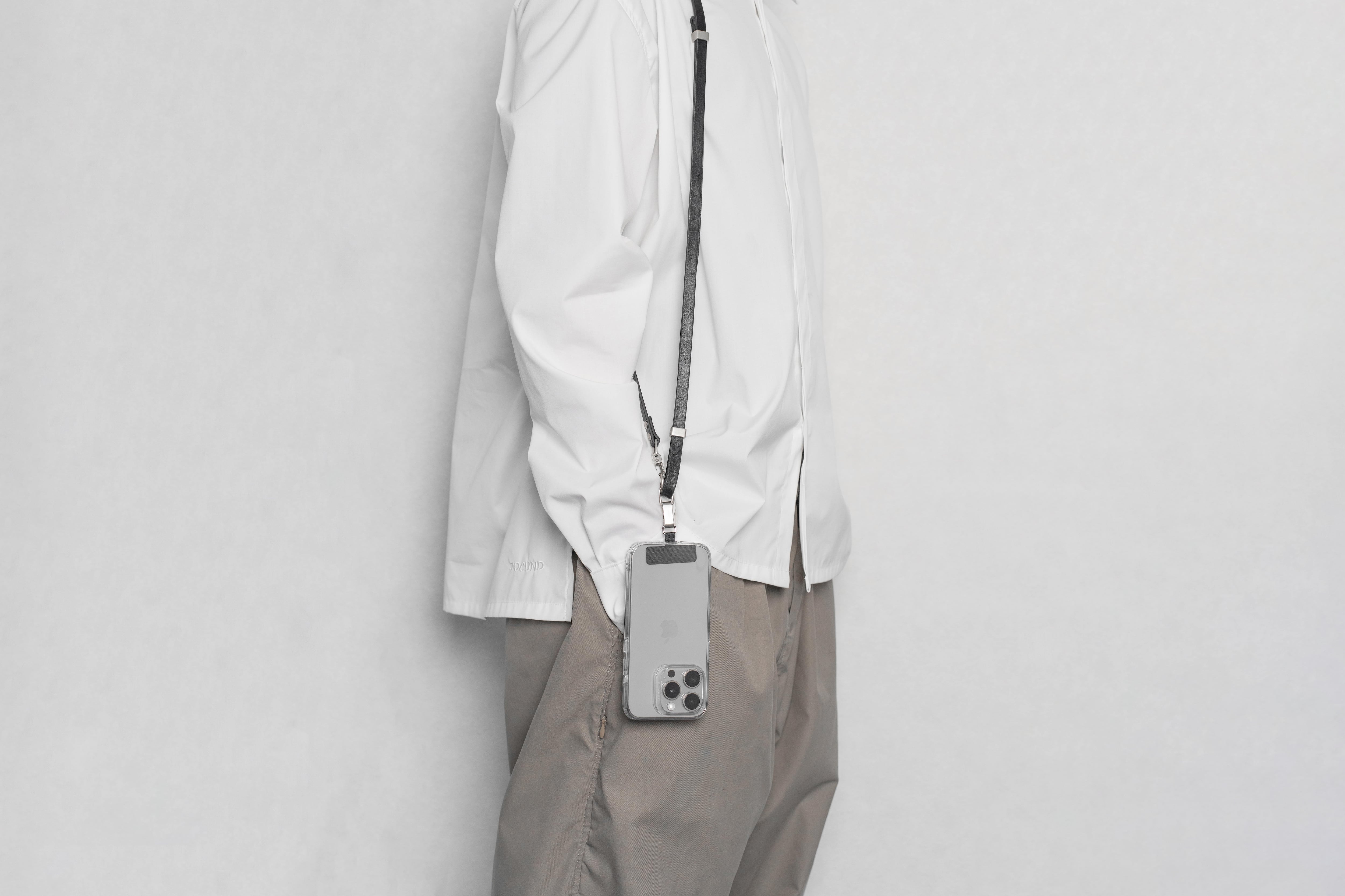 スマホにもカメラにも使える2WAY ストラップ「Leather Long Strap