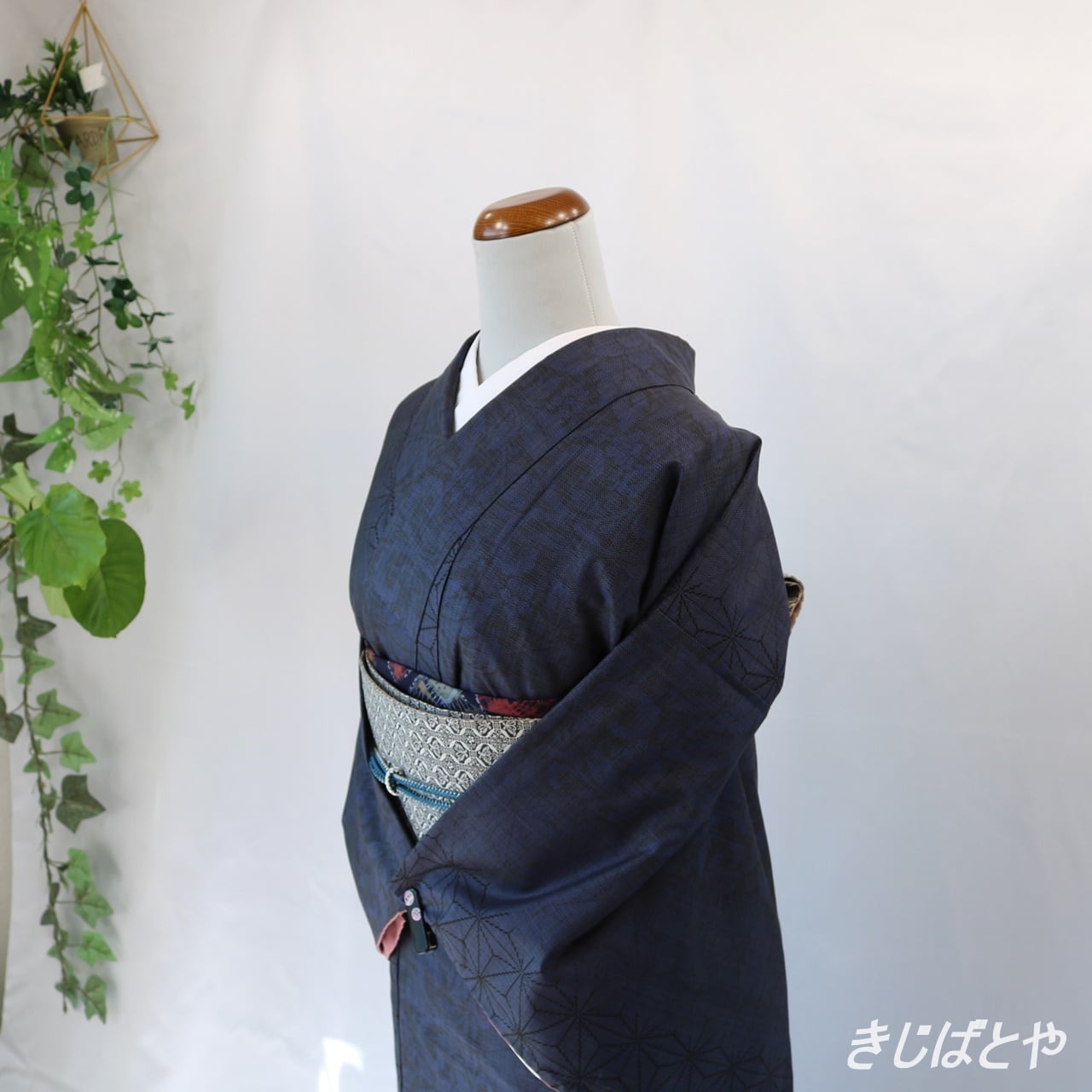 ◆　大島紬　花　飛び柄　正絹　着物