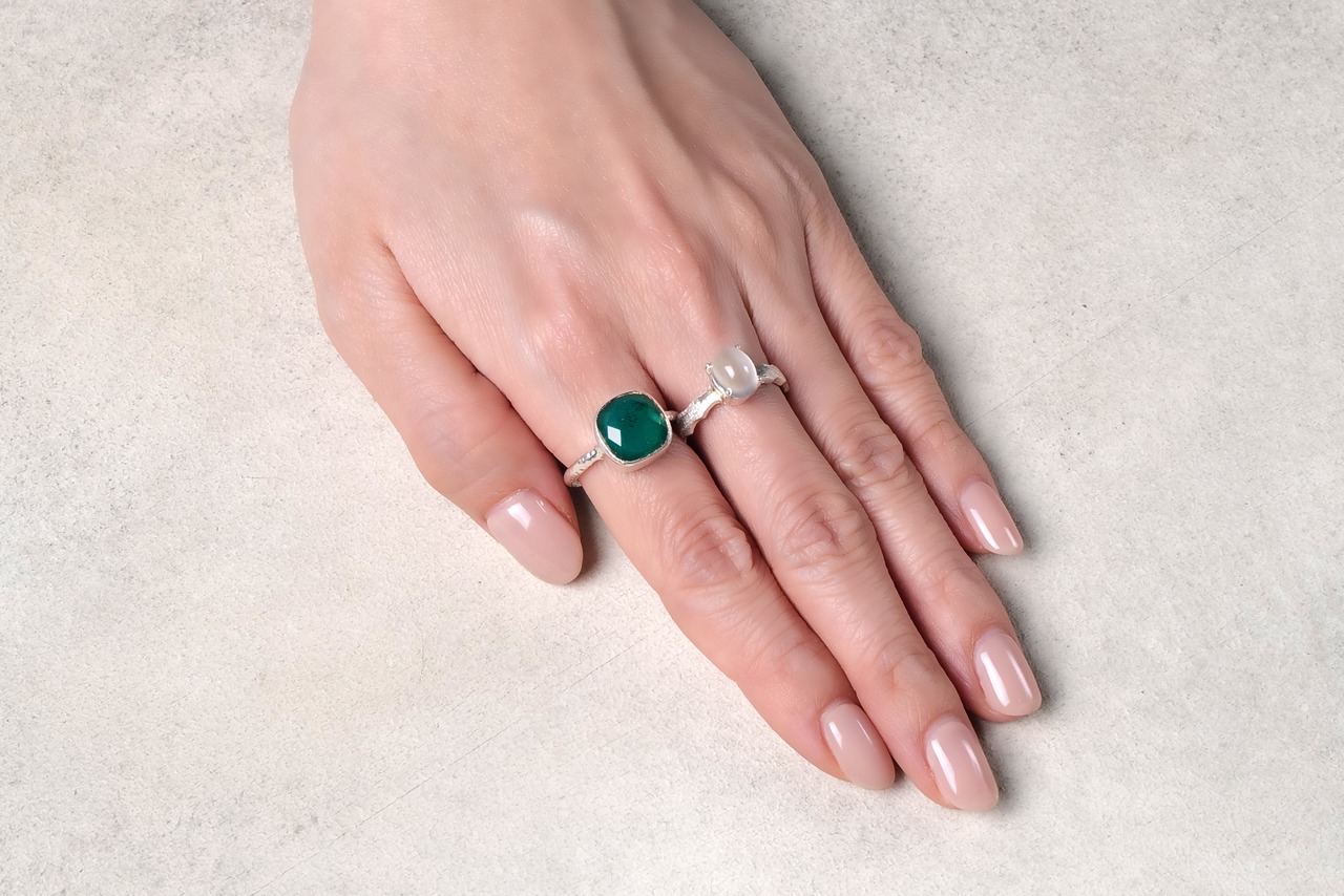 SINGLE PETIT STONE NON-ADJUSTABLE RING 054