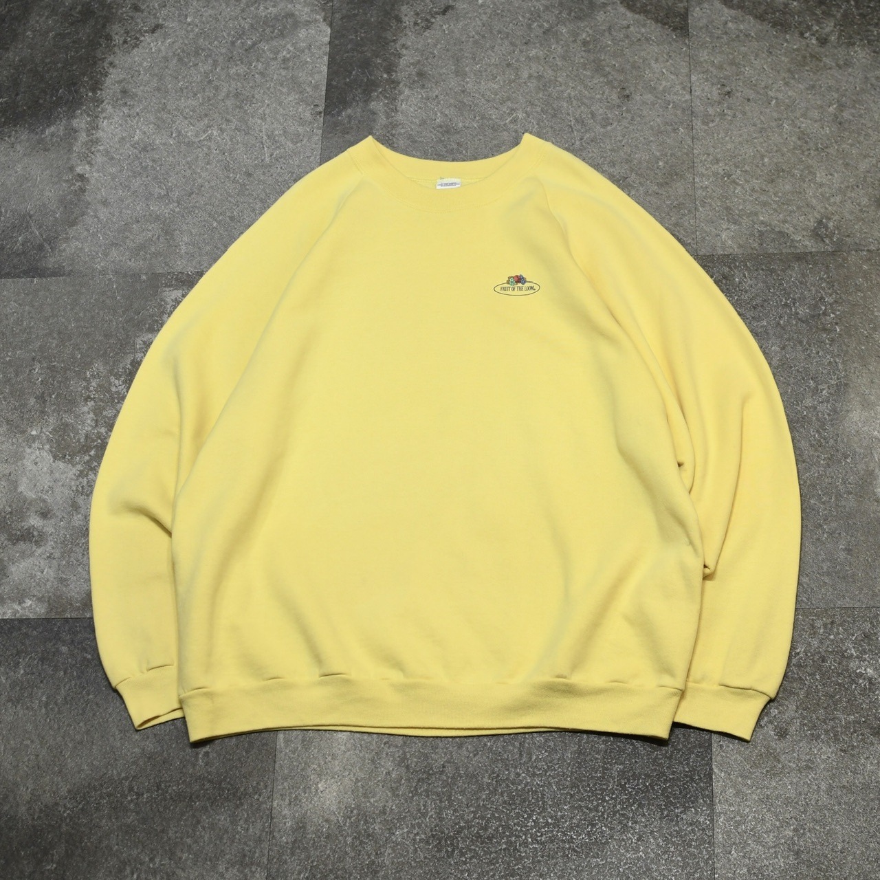 fruit of the room logo raglan sleeve sweat