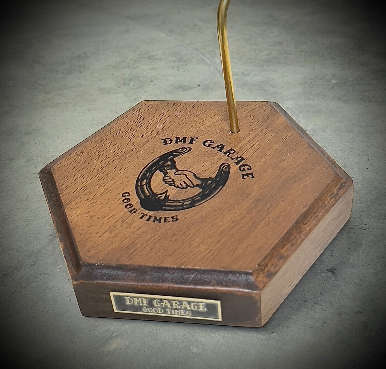 DMF GARAGE engraving Hexa(ヘキサ）スタンド／ウォールナットカラー