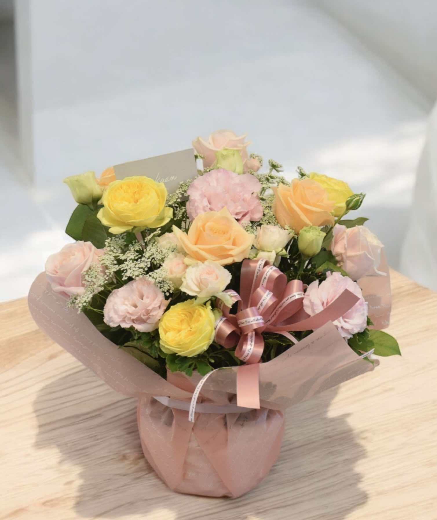 バラを中心としたアレンジメント黄色＆ピンク系 | 有花園 ONLINE SHOP