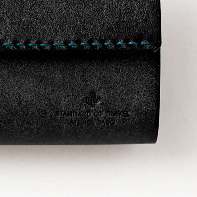 使いやすい 三つ折り財布 【 ブラック × ターコイズ 】 レディース メンズ ブランド 鍵 小さい レザー 革 ハンドメイド 手縫い