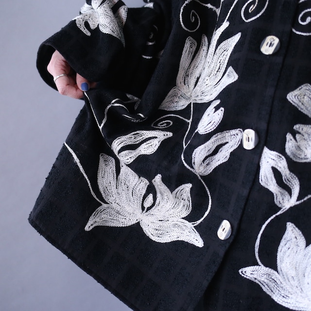 "刺繍×花" monotone coloring XXXX over silhouette jacket