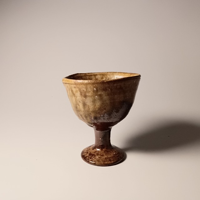 備前胡麻馬上坏　Bizen sake cup in cavalry style