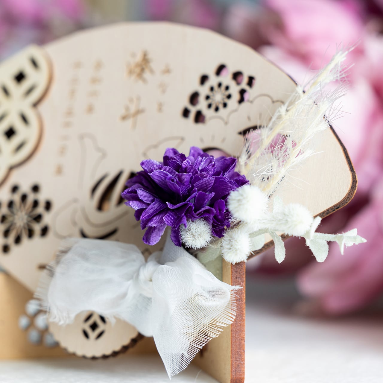 節句 お名前札 扇子⌇木製「紫菊と兜」縁起の良い記念品 記念撮影にも