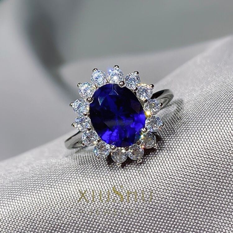 人工サファイア 3カラット コランダム フラワー 高炭素ダイヤモンド