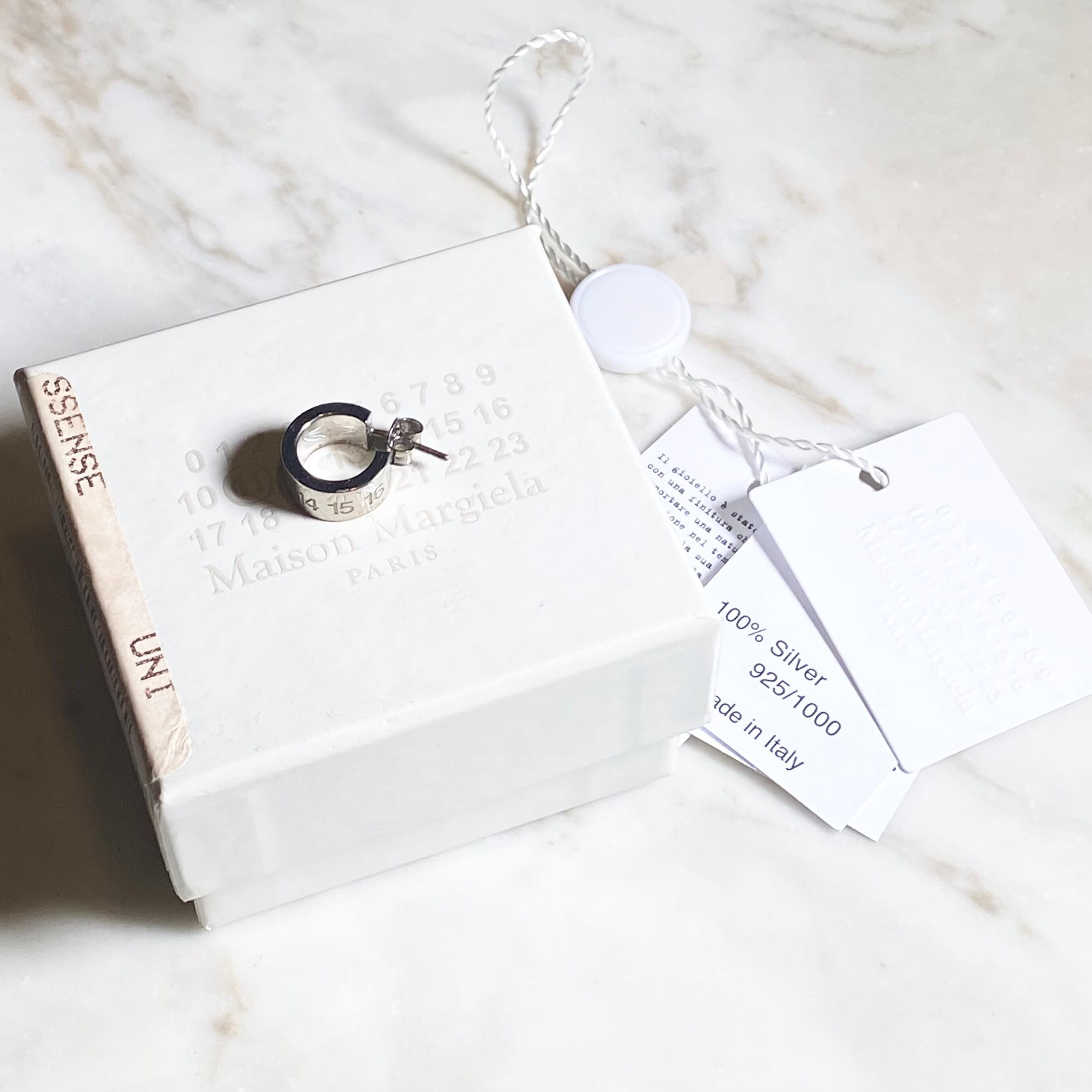 MAISON MARGIELA silver numbering single pierce | NOIR ONLINE