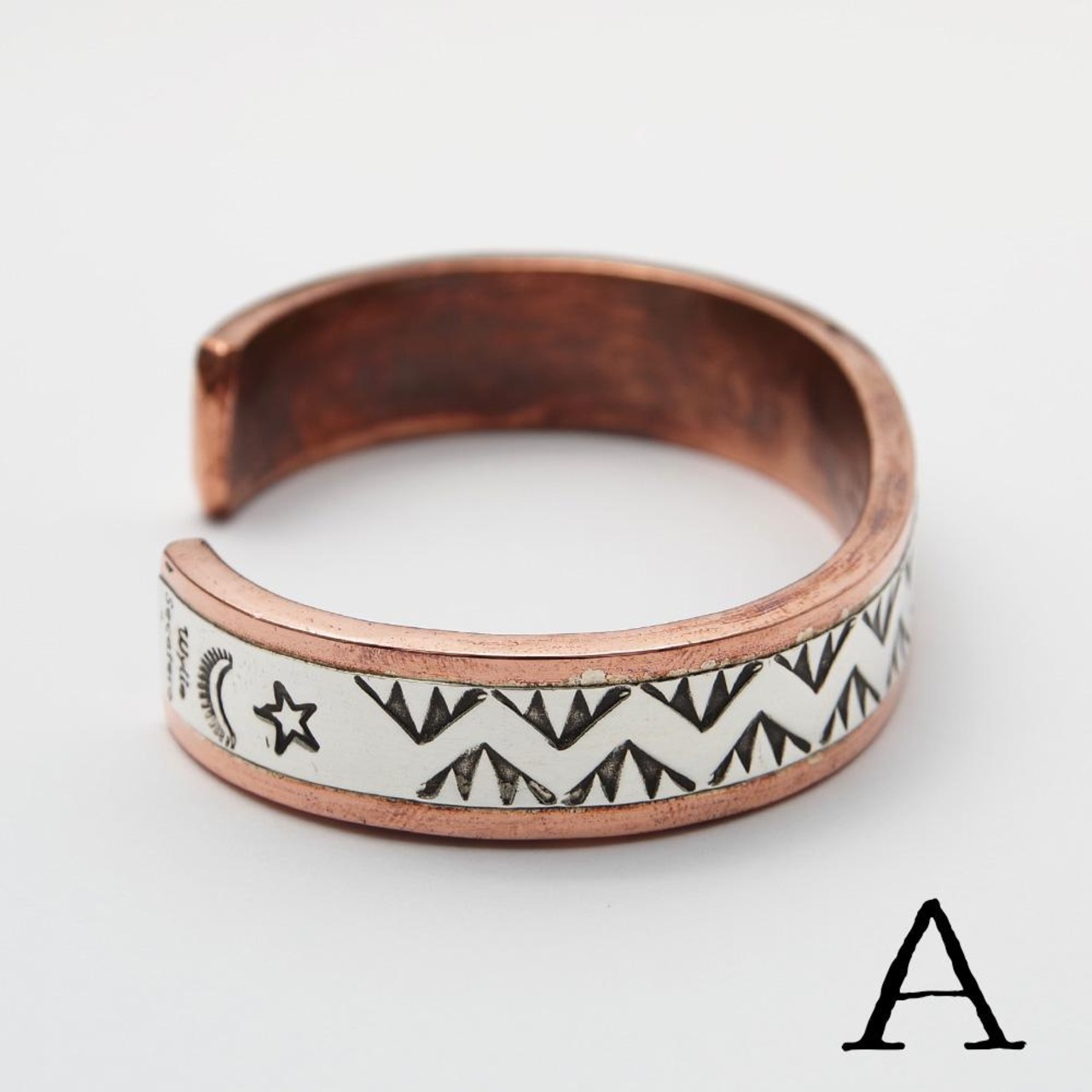 【INDIAN JEWELRY インディアンジュエリー】Navajo copper×silver Bangle By Wylie Secatero ナバホ族 銅×銀 スタンプワークバングル ワイリー・セカテロ ワイド1.2mm