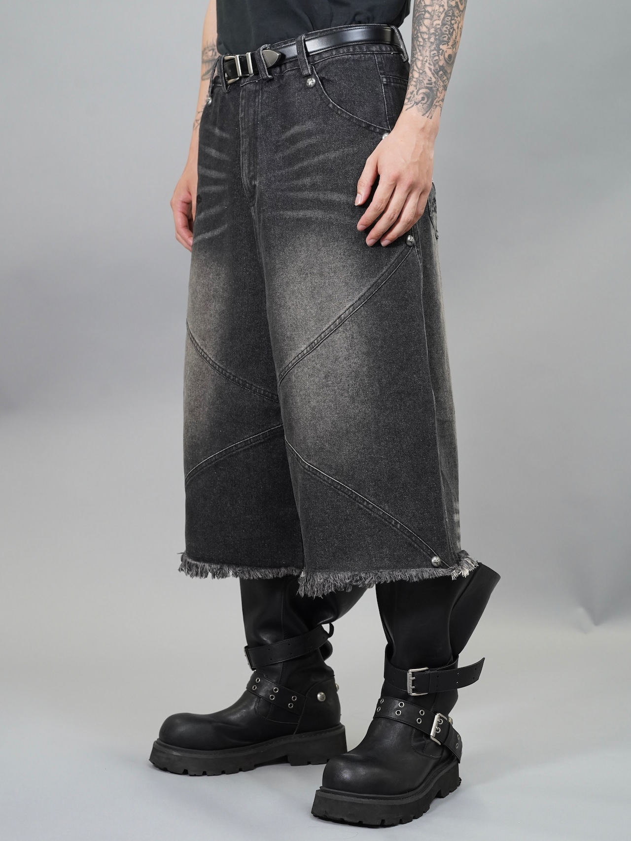 【LOVE KILLER】Studs panel baggy denim shorts