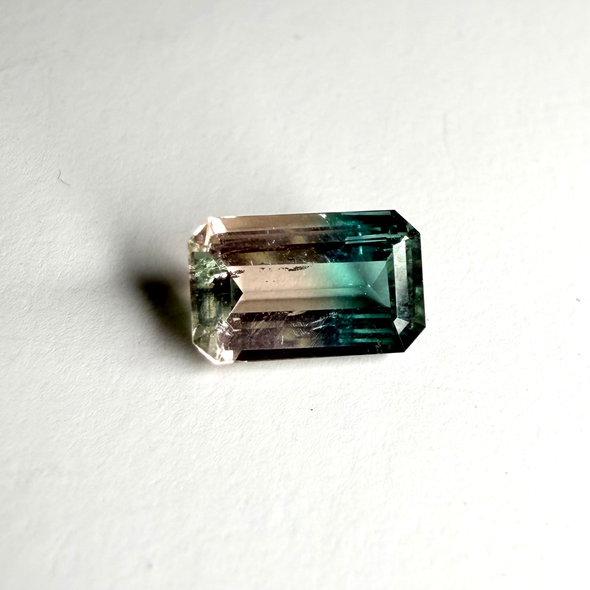エメラルドカラーがアクセントなバイカラートルマリン