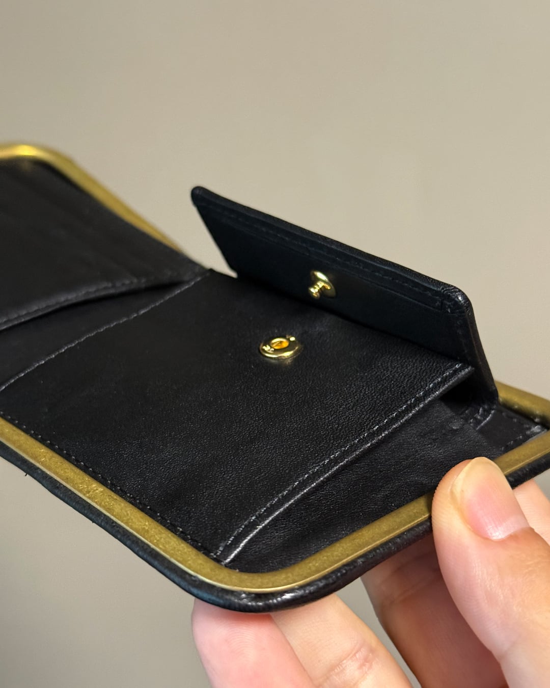 天溝折財布 BLACK （Frameless Bi-Fold Wallet – Organic Deer Leather