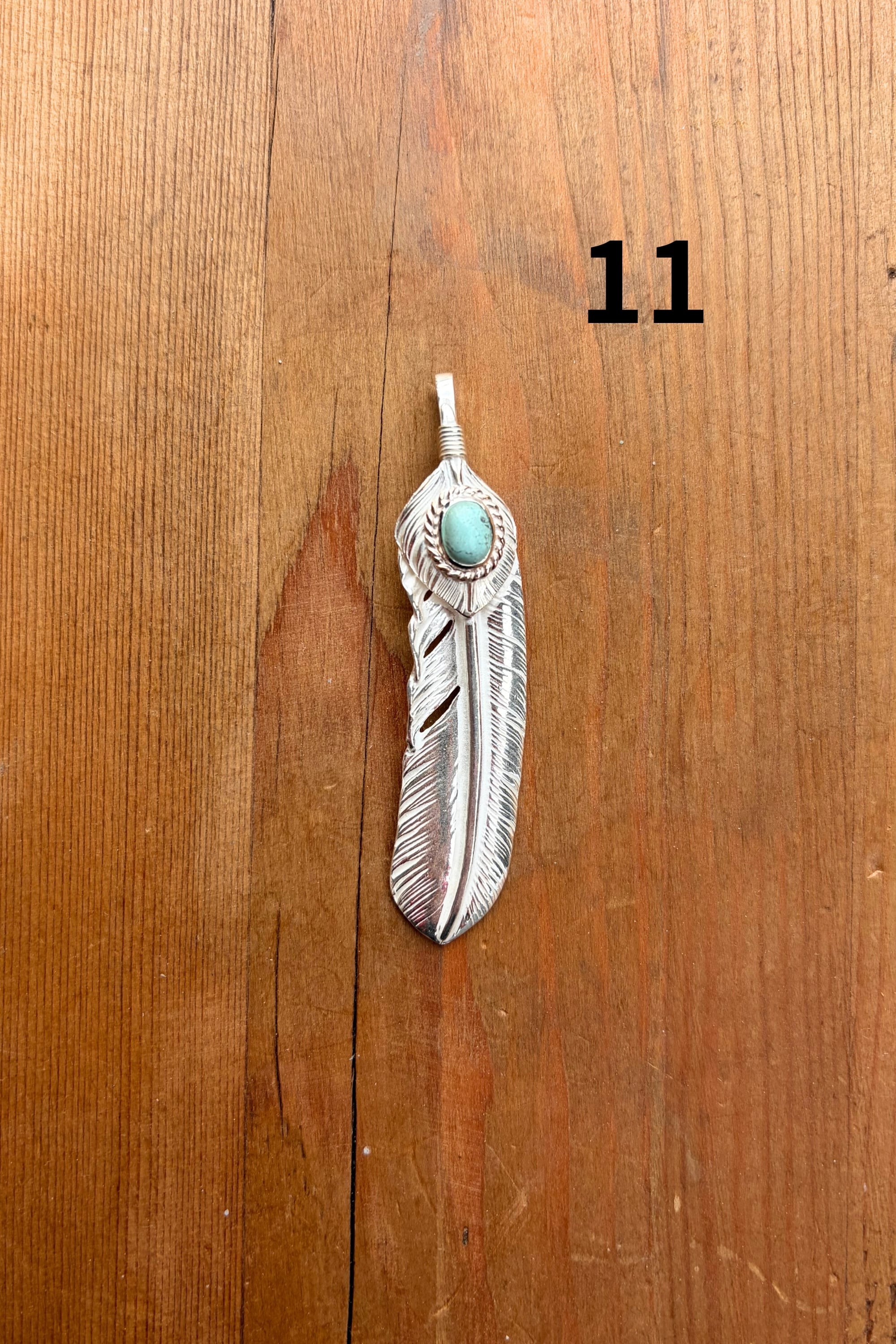 【NEWカラー入荷！】上銀銀縄天然ターコイズ付き特大フェザー（右向き）