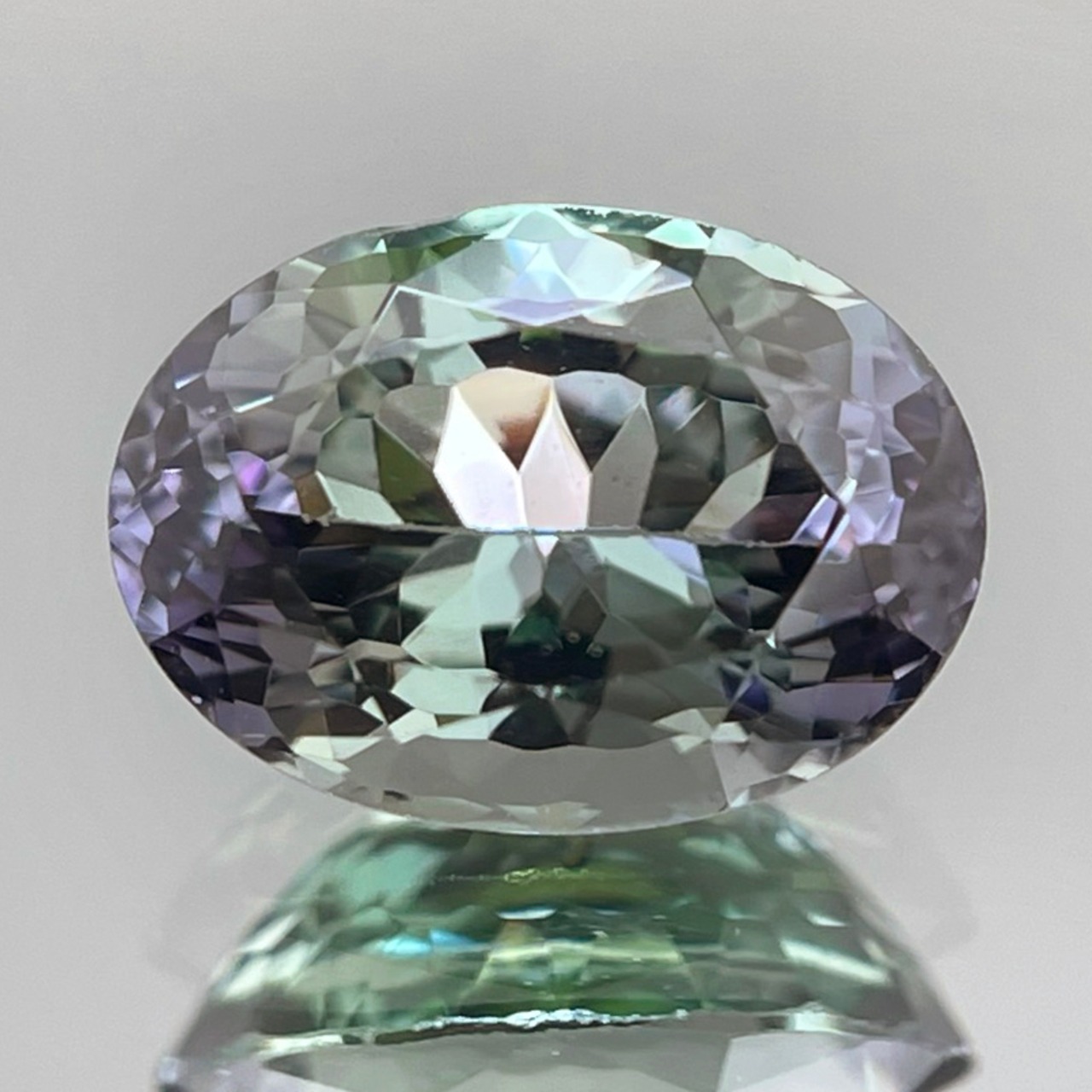 ソ付 非加熱タンザナイト 1.693ct ルース オーバル バイカラー