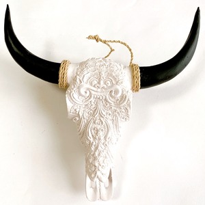 ネイティブアメリカン カウスカル オブジェ牛 骸骨 オブジェ(白×聖獣バロン)【バリ直輸入】