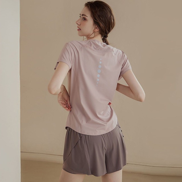 【tシャツ】大きいサイズ トップス レディース ヨガウェア おしゃれ 可愛い 体型カバー スポーツウェア トップス 無地 tシャツ ヨガ ストレッチ フィットネス 速乾性 通気性 ライトパープル 紫 ホワイト 白 ライトグリーン 緑 ブラック 黒 ライトグレー ブルー 青 S M L XL 2XL 3XL