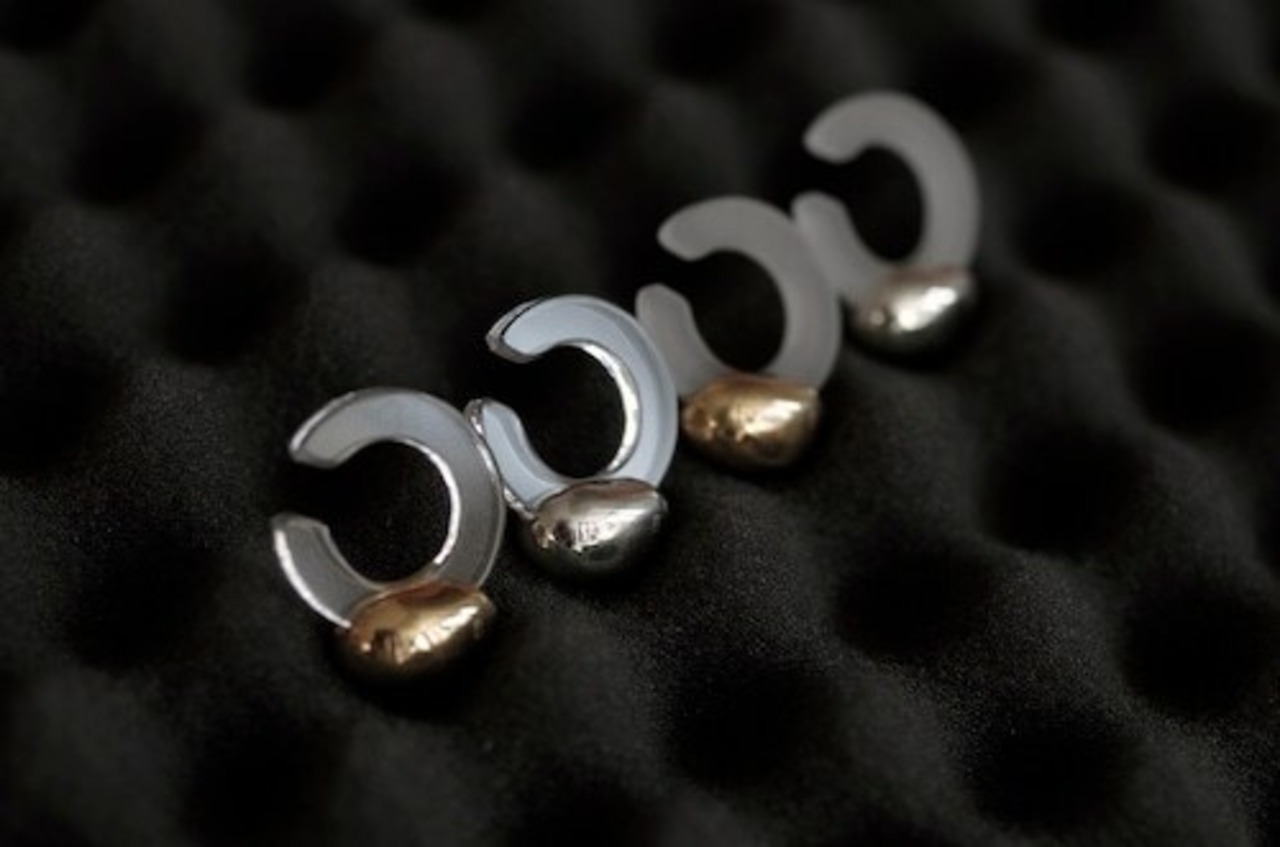 Tema’ Baco - Clear “egg-earcuff” SV ：Clear｜アクリル×シルバーの量感／アレルギー配慮（Acrylic × SV925）