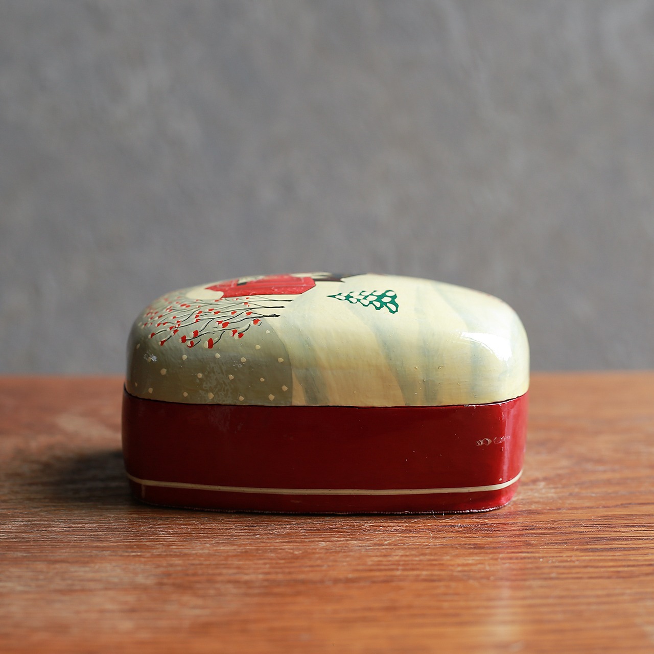 フィンランドから届いた、かわいいイラストの木箱