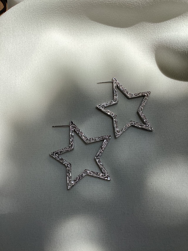 OPEN STAR EARRINGS