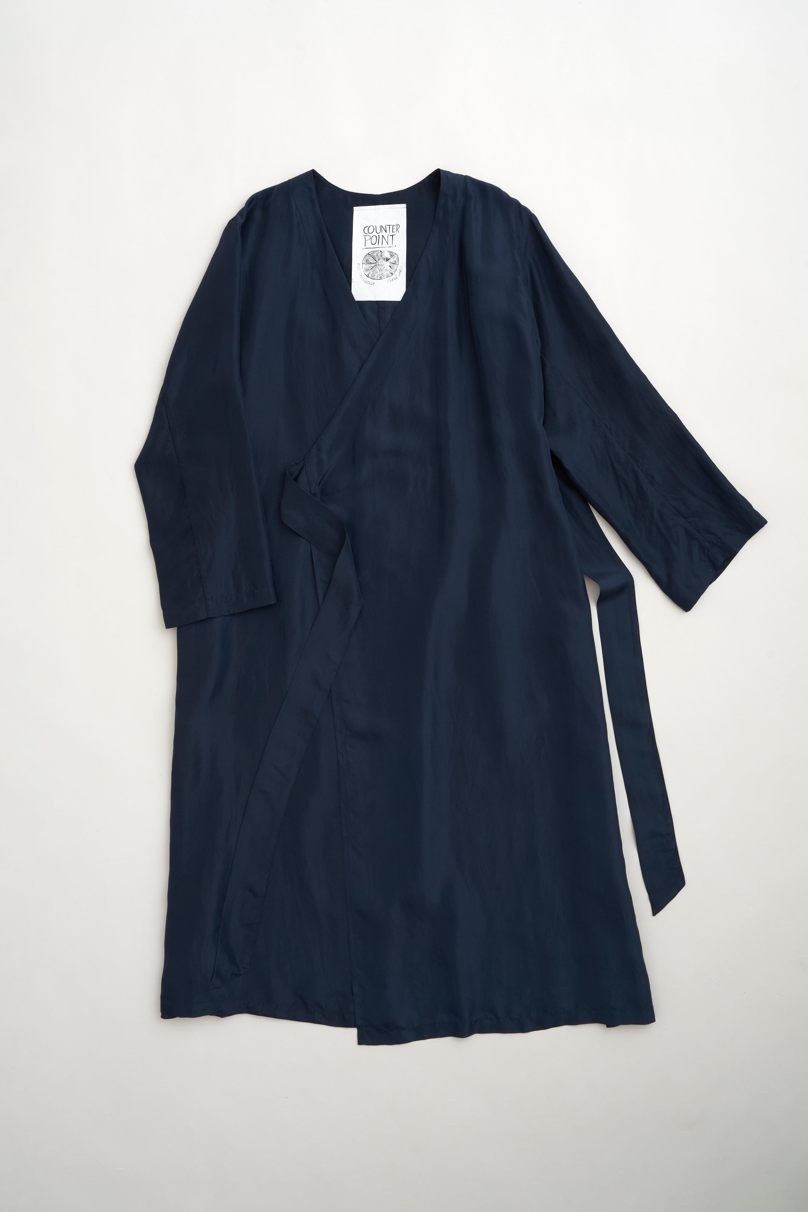 〈 WONDER FULL LIFE 〉NO COLLAR ROBE / dark navy