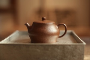 宜興紫砂壺「高虚扁」（90cc）・宝山降坡泥（張小小）