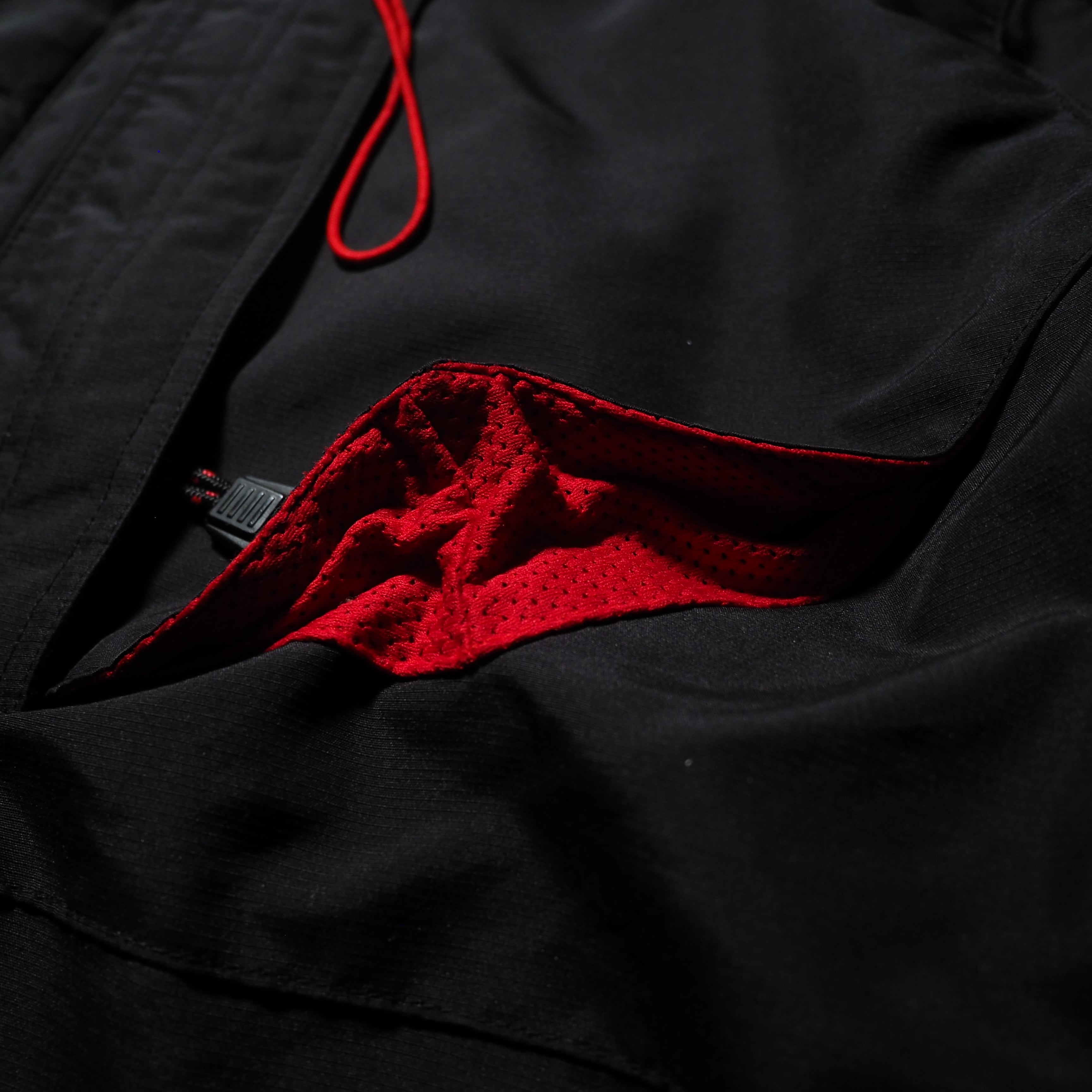 1990s ” Marlboro ” Black nylon technical vintage loose mountain gear jacket