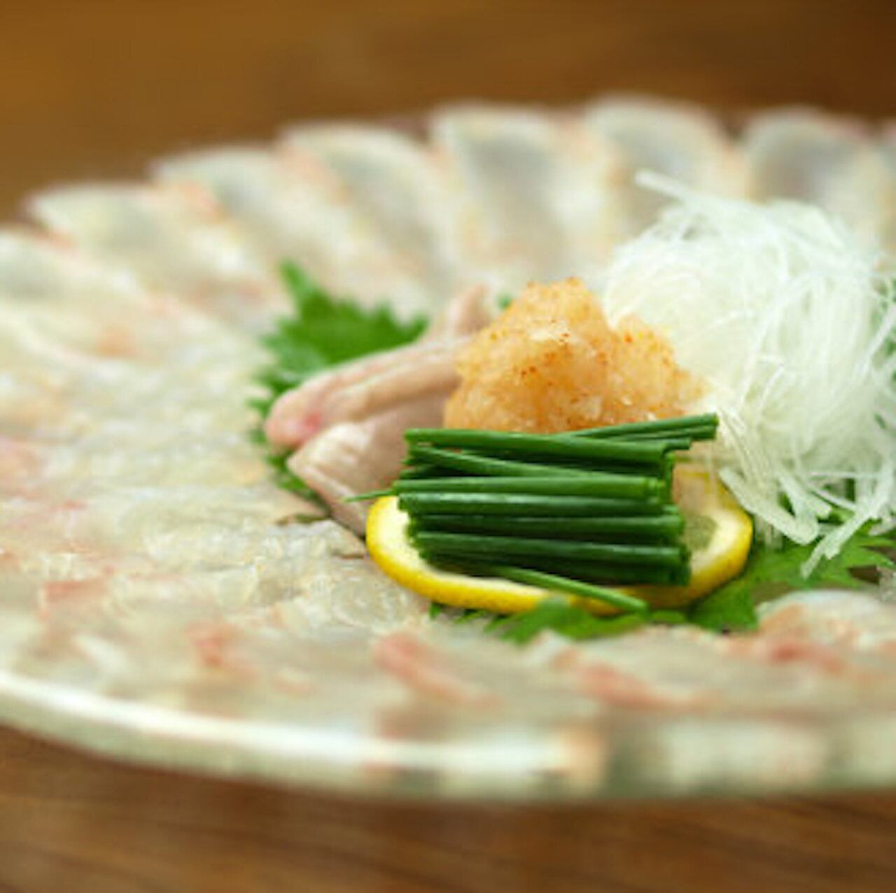料理界で 最高 と賞賛される気仙沼の獲れたて平目を お刺身用に下ろして お刺身活きひらめ 生の鮮魚屋 三陸 気仙沼 まぐろの目玉