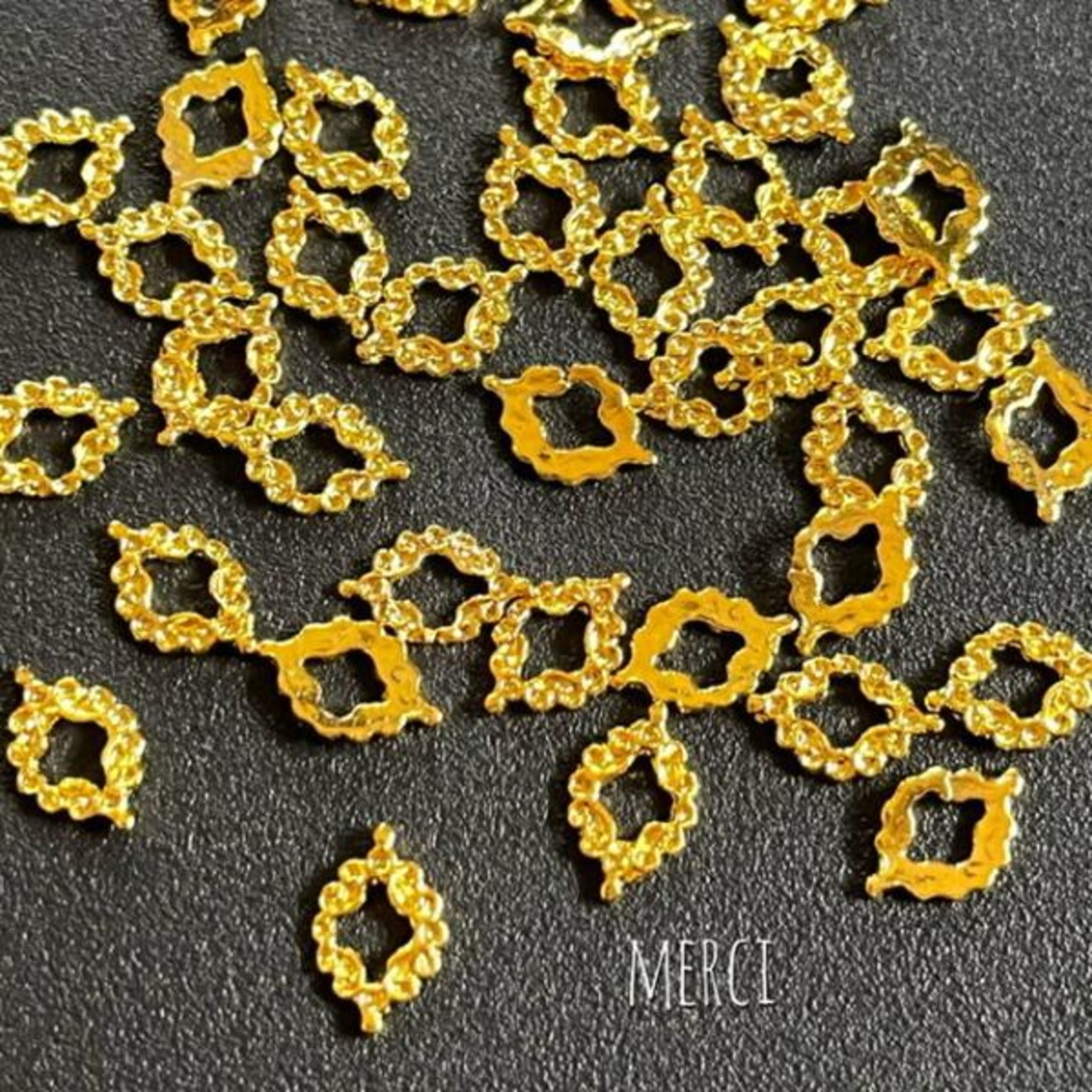 【2個】幾何学/モロッカン空枠フレームネイル/スタッド/パーツ/ゴールド/レジン