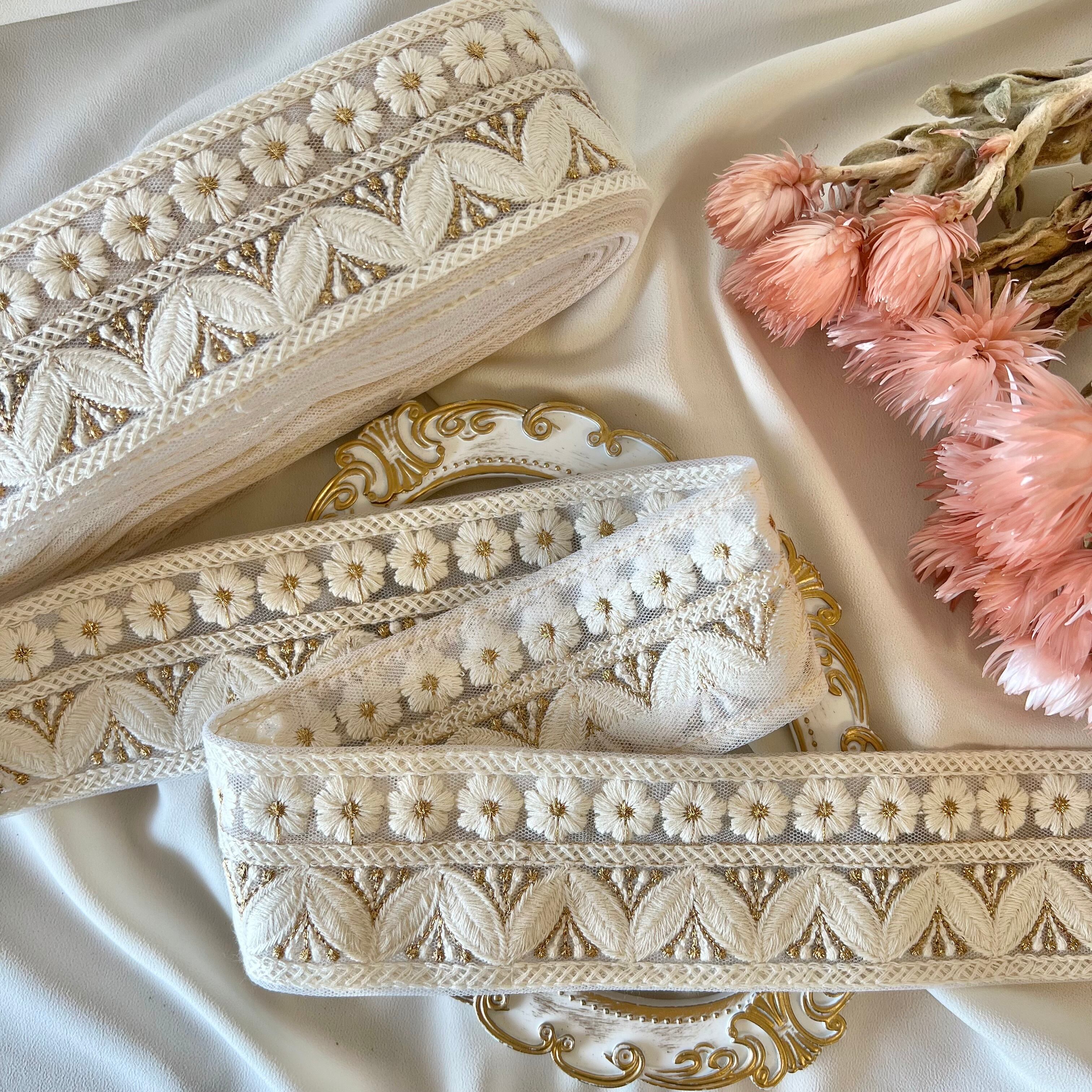 ハートとリボンの刺繍の可愛い幅広レース3メートル 棄てる