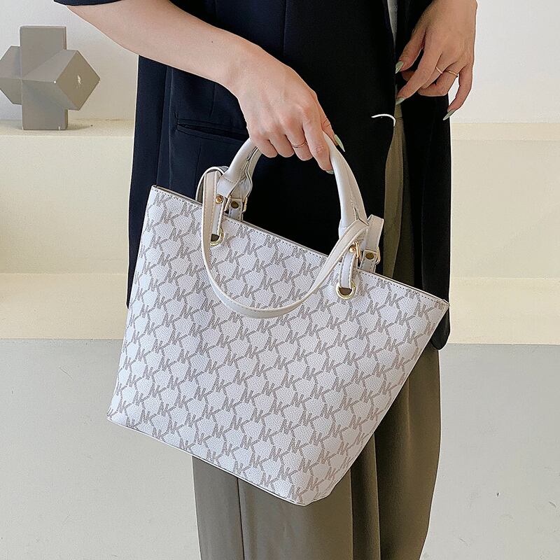 オータムショルダーバッグ 秋物 トートバッグ ハンドバッグ Tiancai_Wing_Bag18301092723