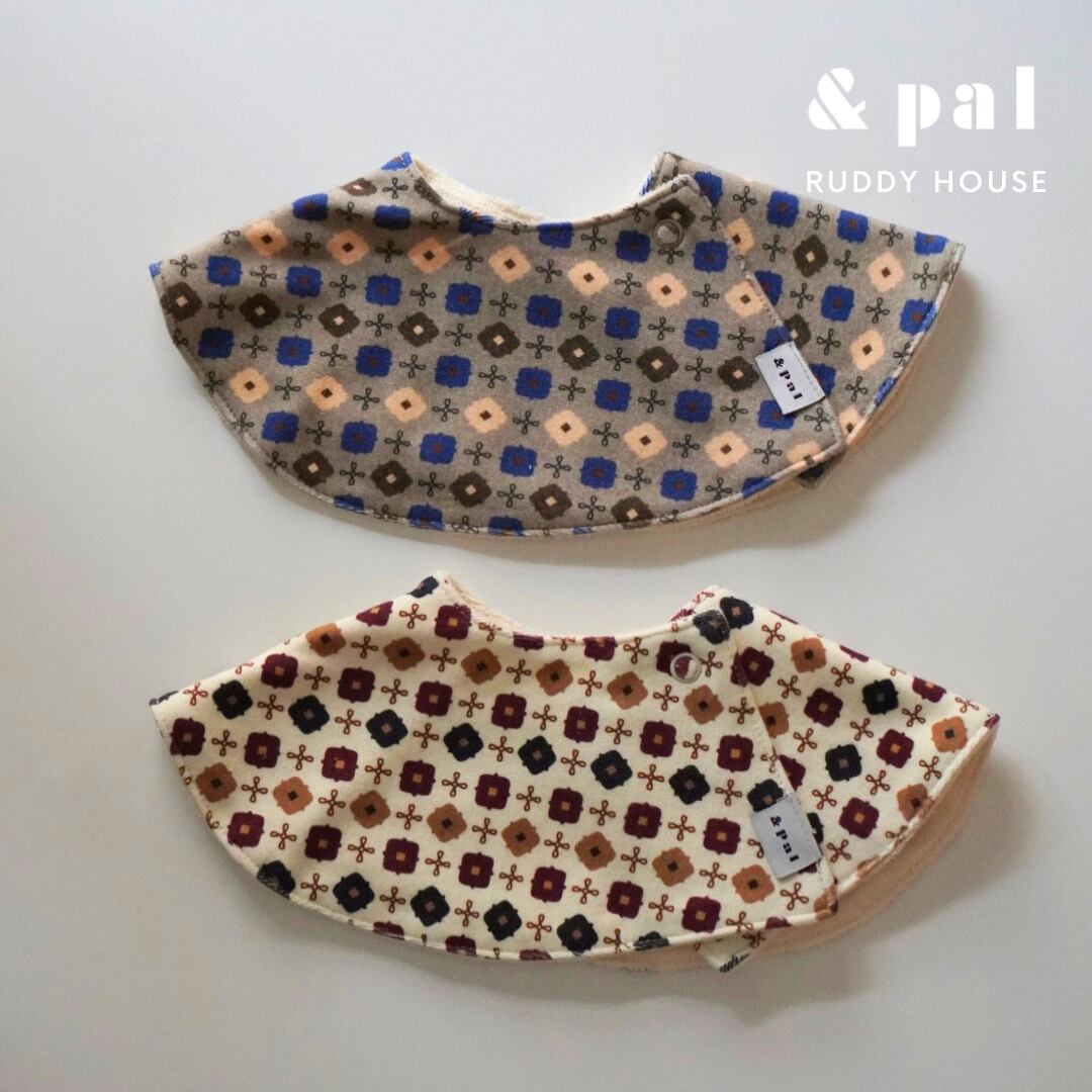 &pal / geometric pattern bib / 2col