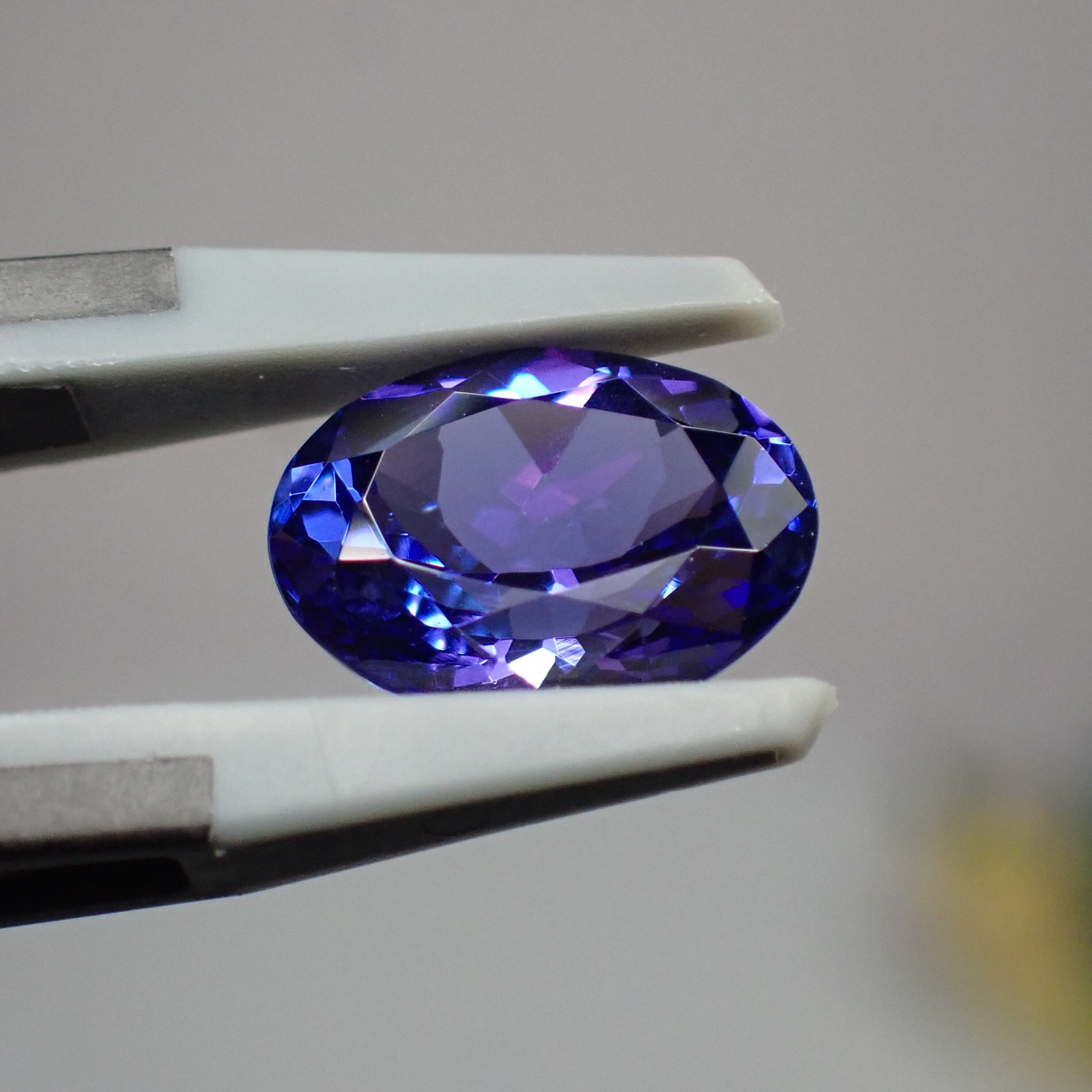 ほぼトップカラー☆多色性◎美しすぎる夜明けのタンザナイト 2.626ct 