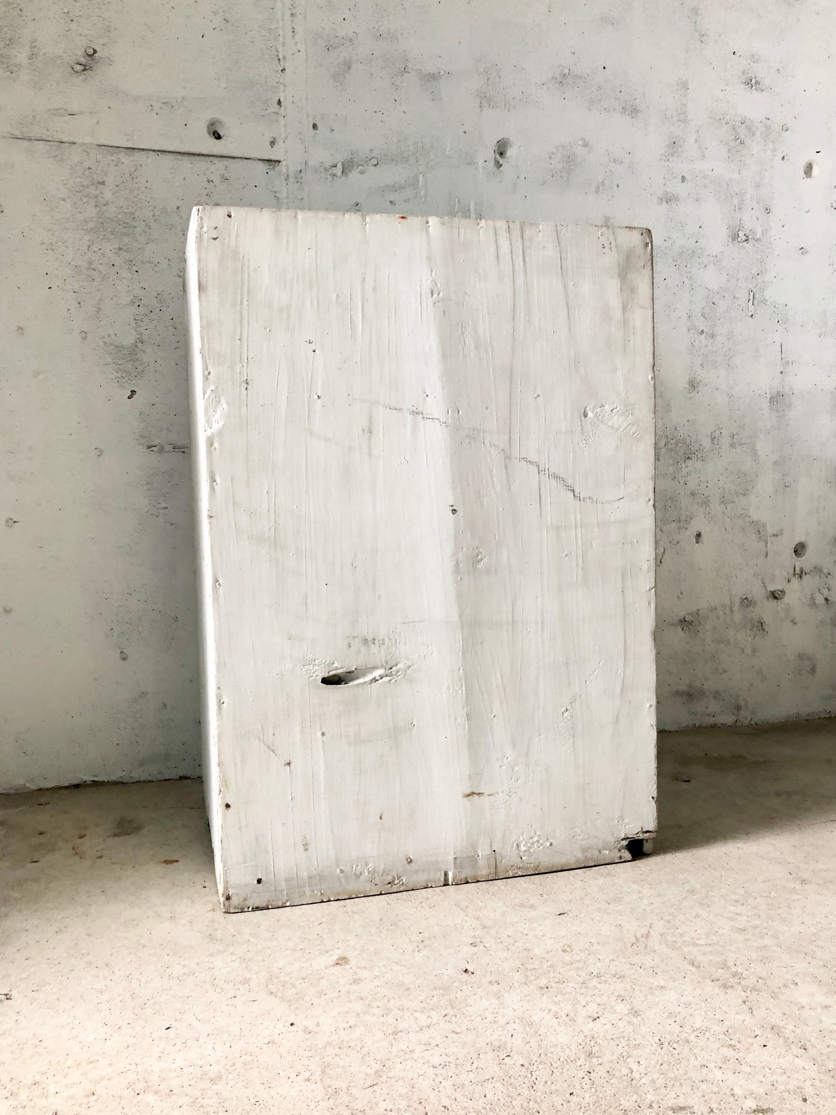 シャビーシックなガラス扉の収納棚［古家具］ | giraffes craft