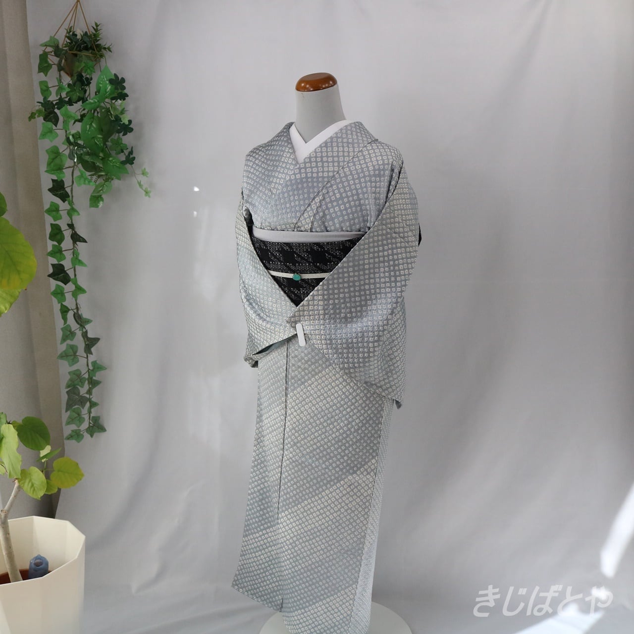 小紋　正絹綸子鼠色手挿し地紋起こし 小紋 正絹綸子鼠色手挿し地紋起こし 小紋 正絹綸子鼠色手挿し地紋